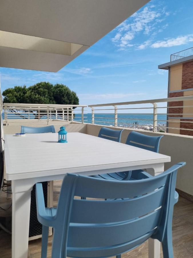 Sea View Apartment With Swimming Pool Lido di Jesolo Bagian luar foto