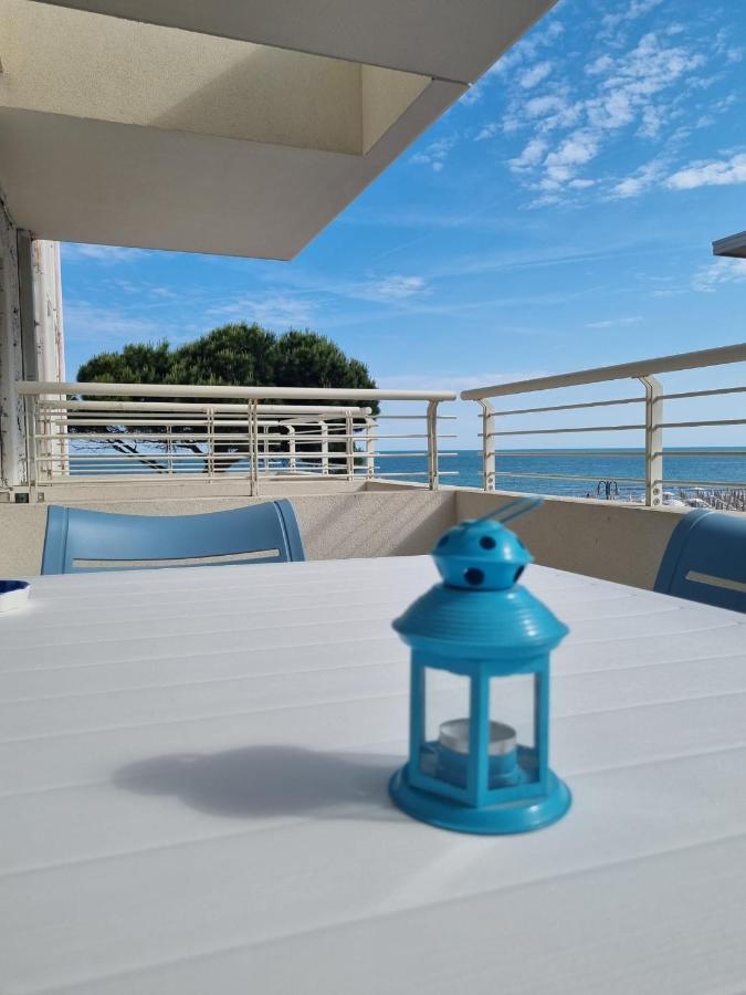 Sea View Apartment With Swimming Pool Lido di Jesolo Bagian luar foto
