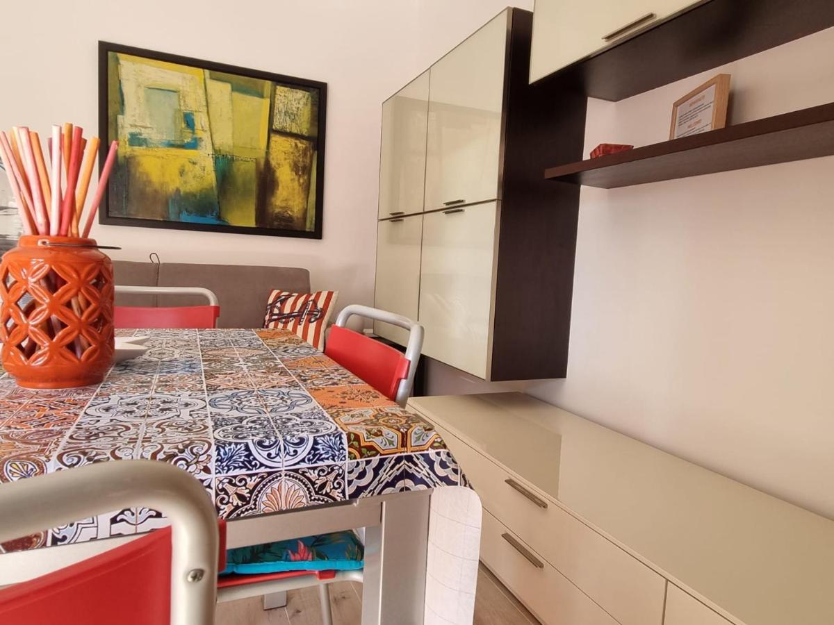 Sea View Apartment With Swimming Pool Lido di Jesolo Bagian luar foto